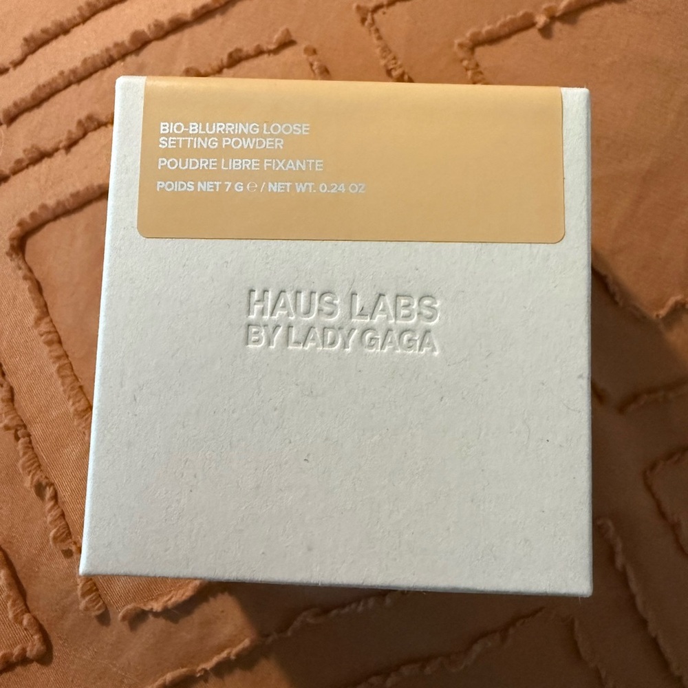 Haus Labs Bio-Blurring Loose Setting Powder Golden